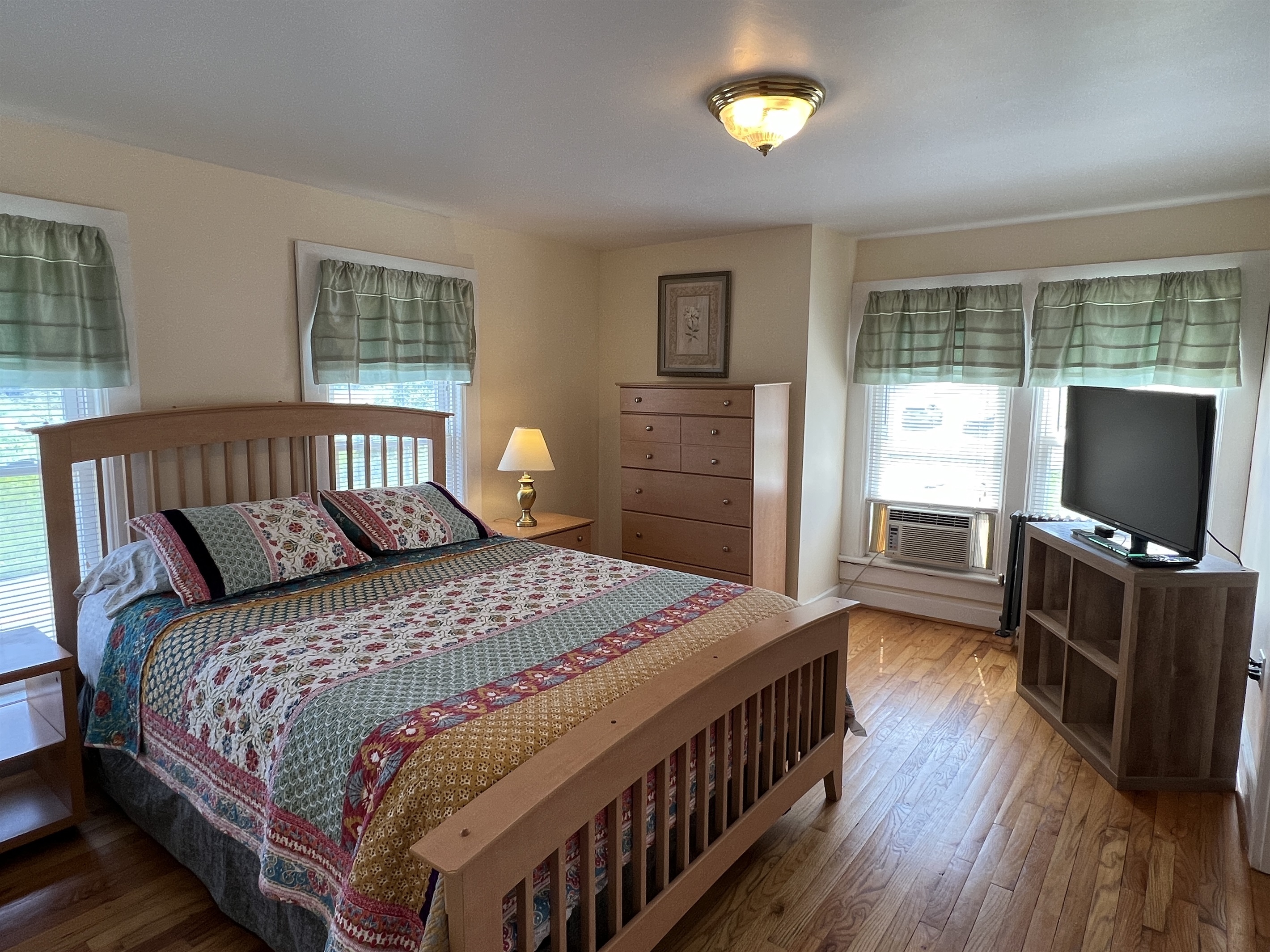 2nd floor Queen with ensuite bath