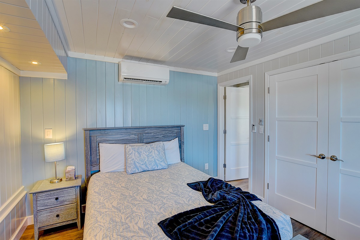 LOWER LEVEL ROOM QUEEN BED 1