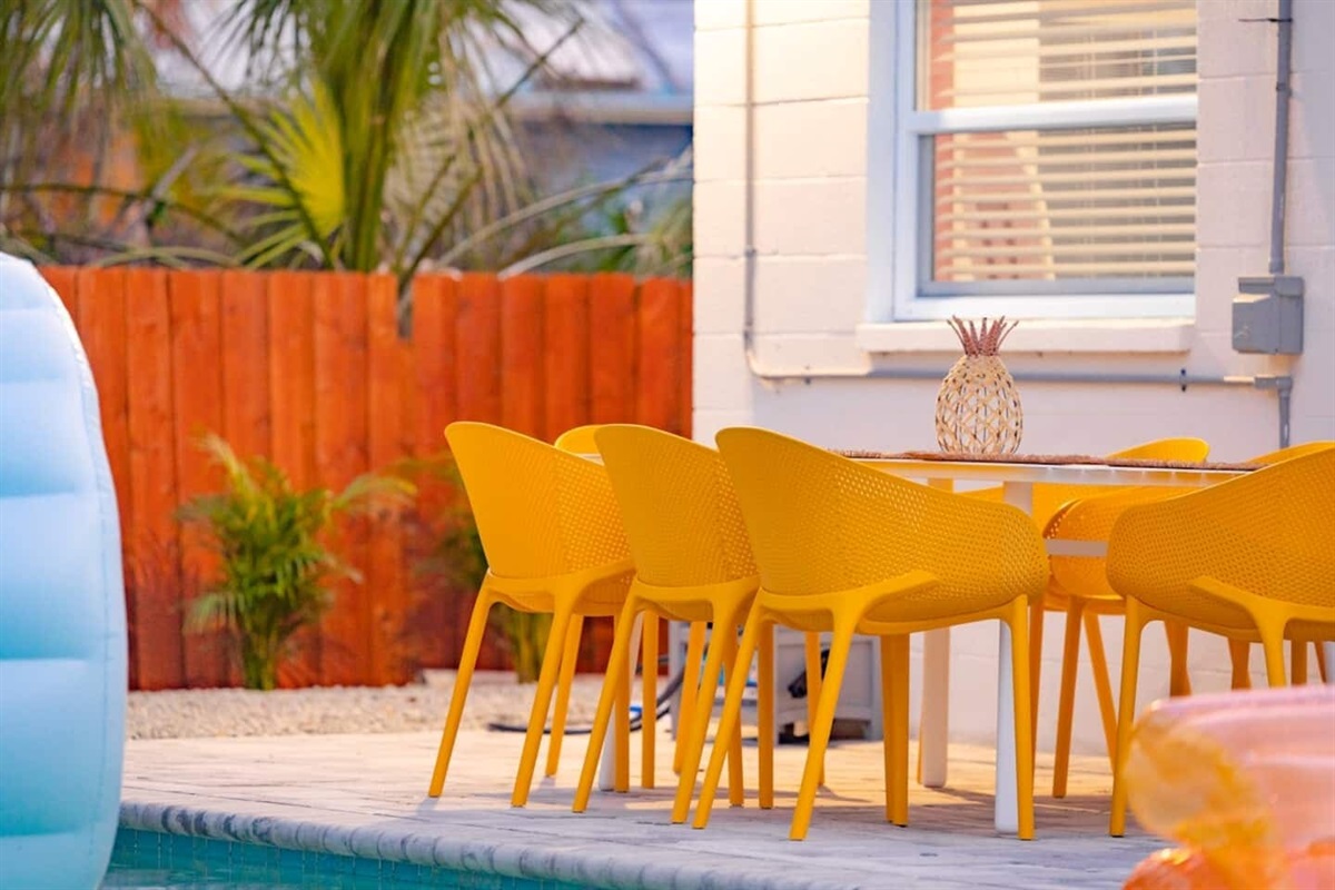 Outdoor dining for 8