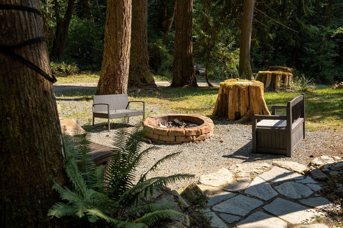 Enjoy the firepit amongst the trees
