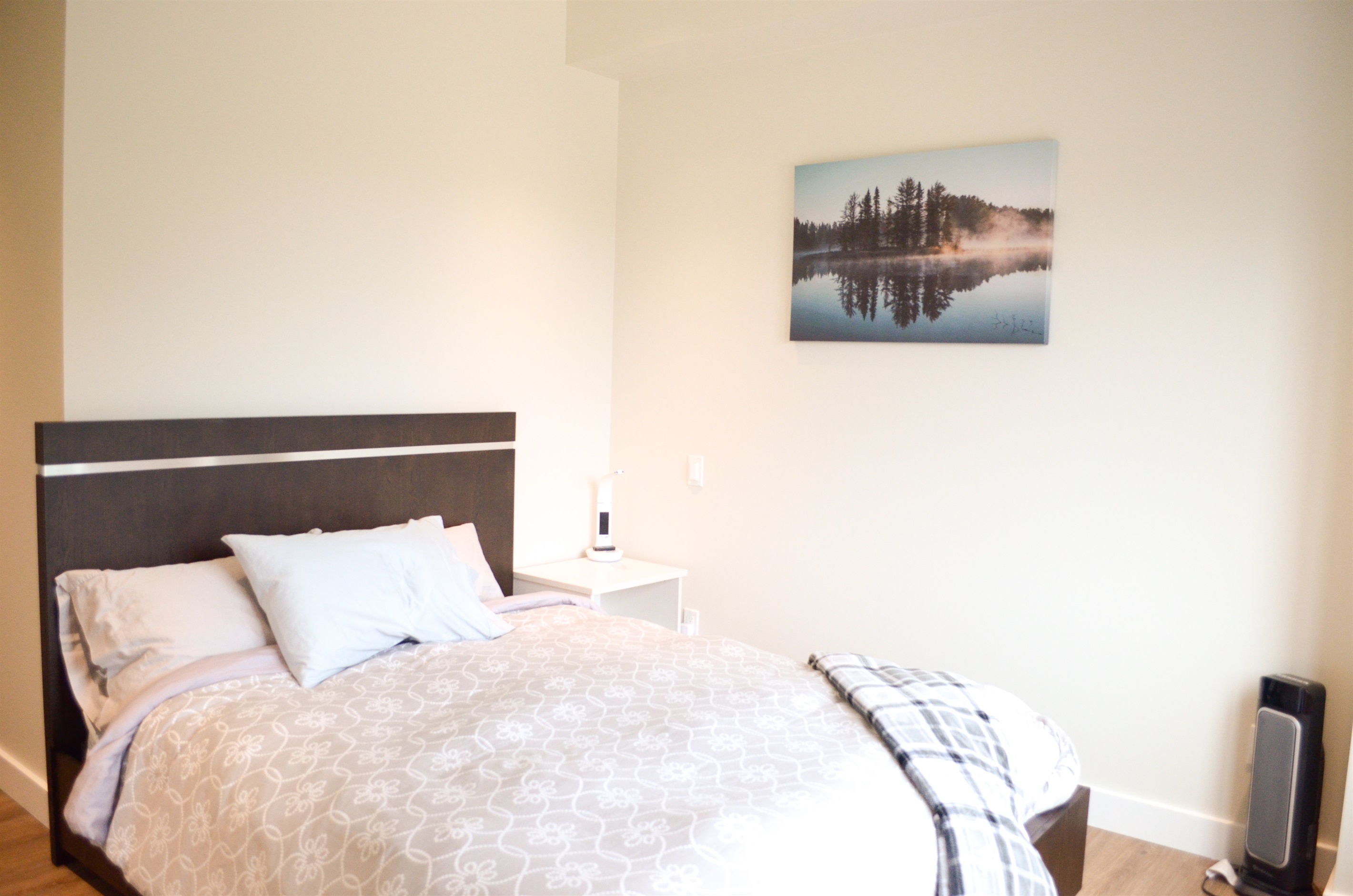 Spare bedroom (2nd Fl) with queen bed & ensuite