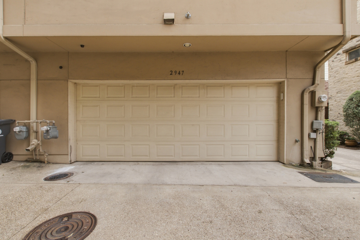  Conveniently park and explore all that Dallas has to offer right from your doorstep!