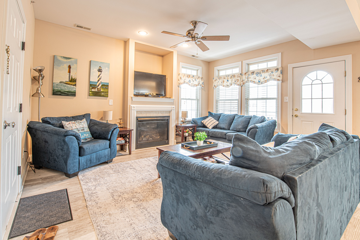 Living Room with Gas Fireplace and Plush Seating