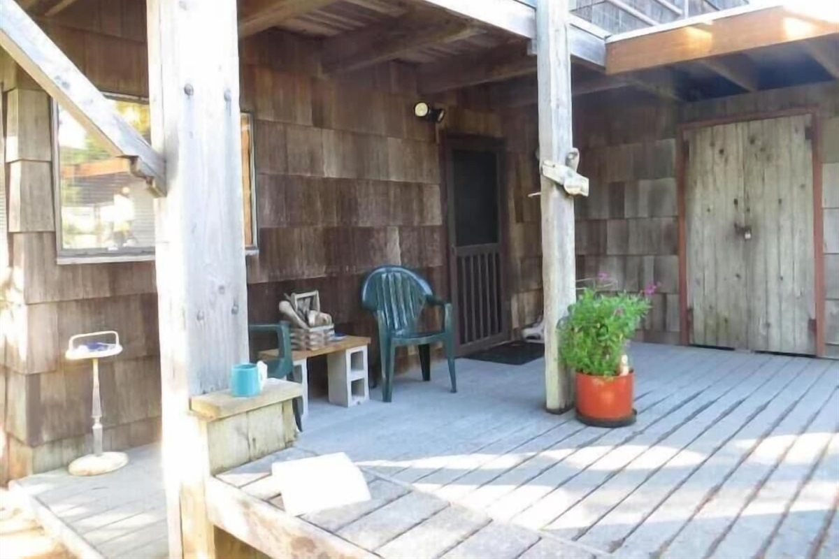 deck on street side of house