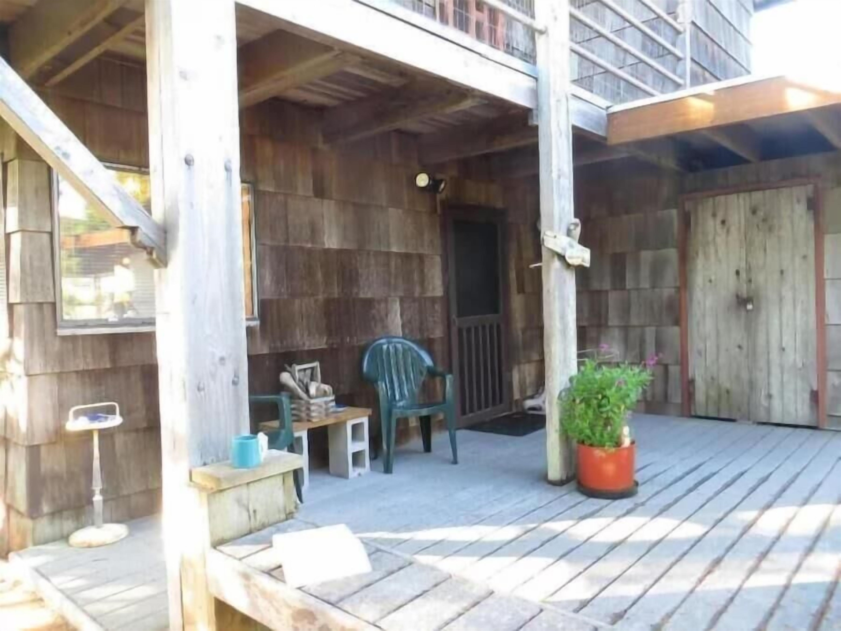 deck on street side of house