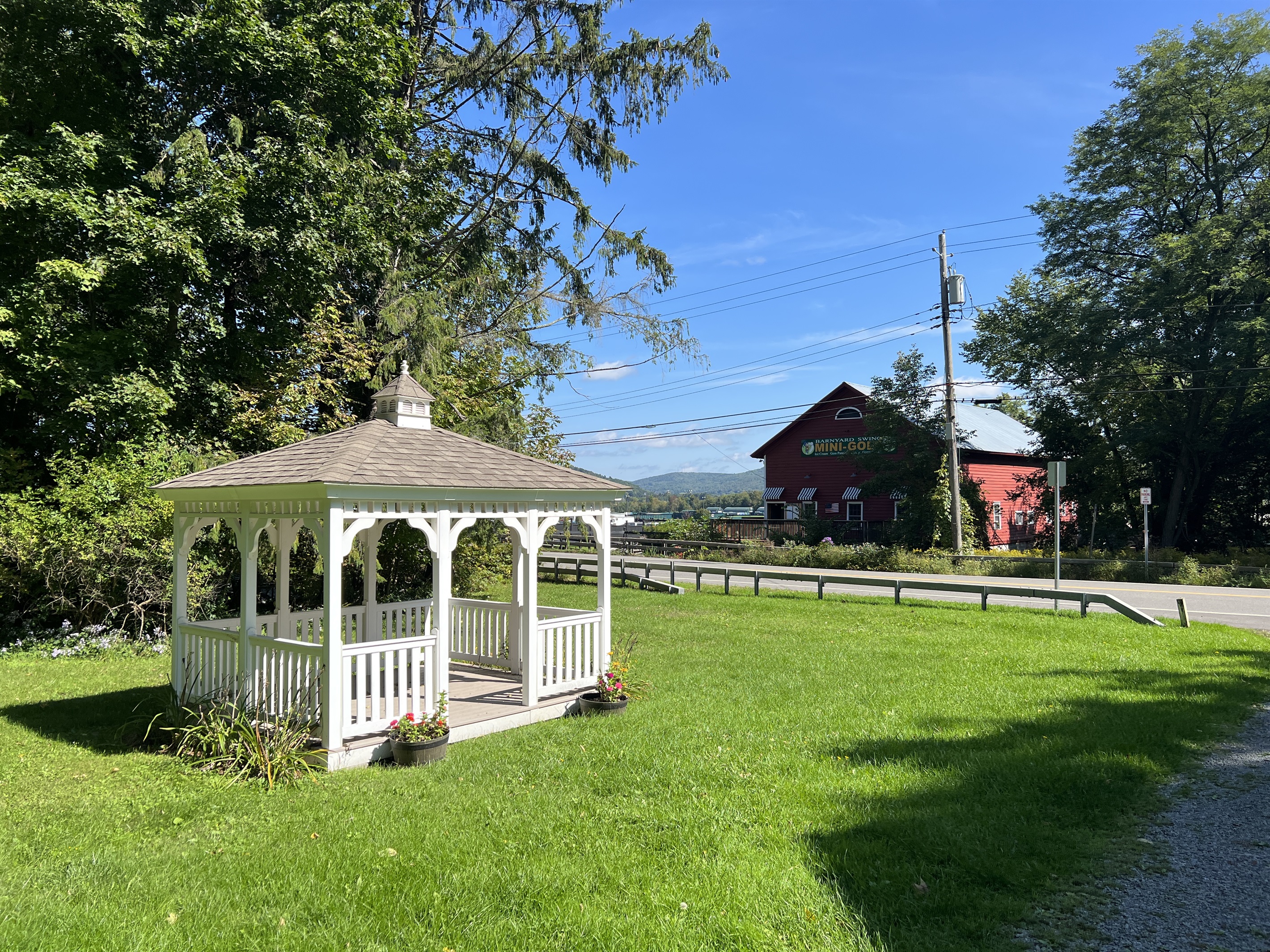 Shared Gazebo by both Moonlight Houses The Barnyard Swing is right across the road.