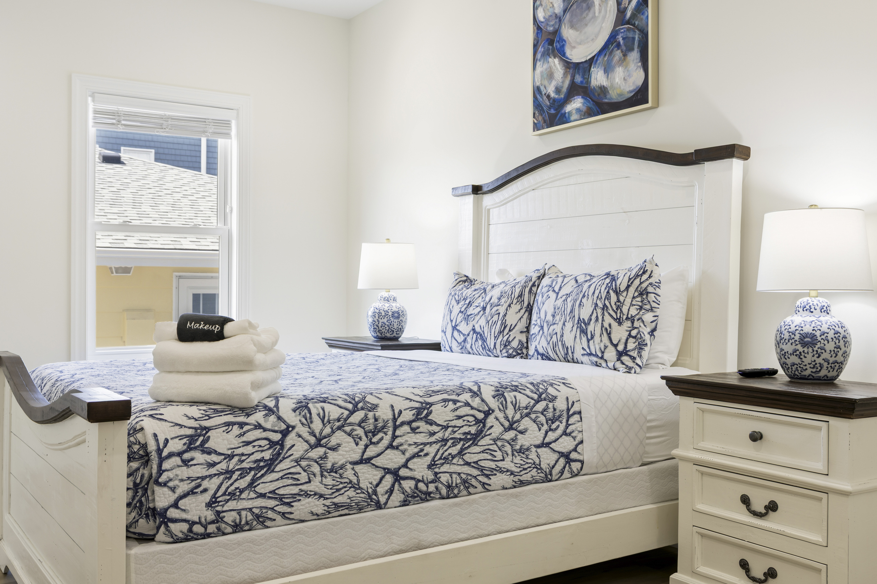 Bed & bath linens provided