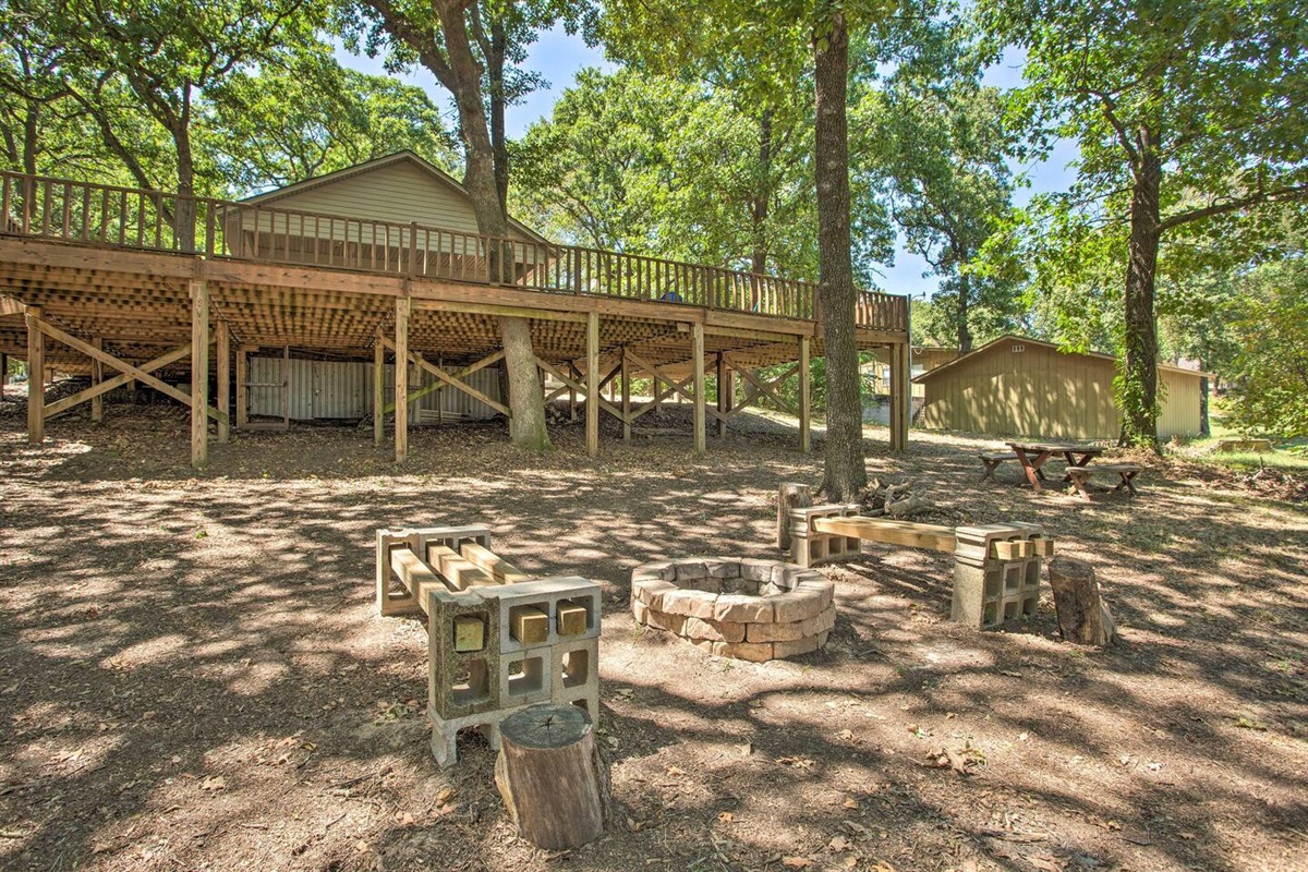 Bring your firewood to enjoy an evening under the stars by the firepit.
