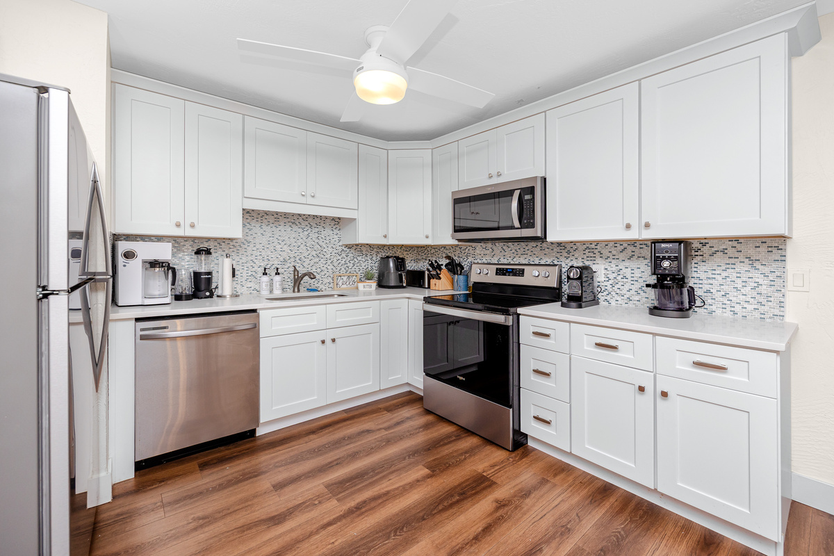 The kitchen has everything you need for home cooked meals