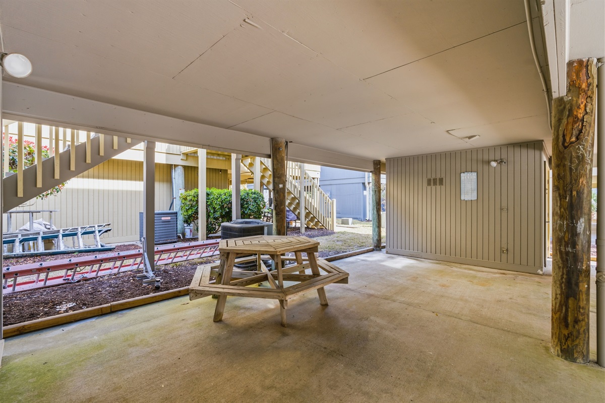 Outdoor space for grilling & dining