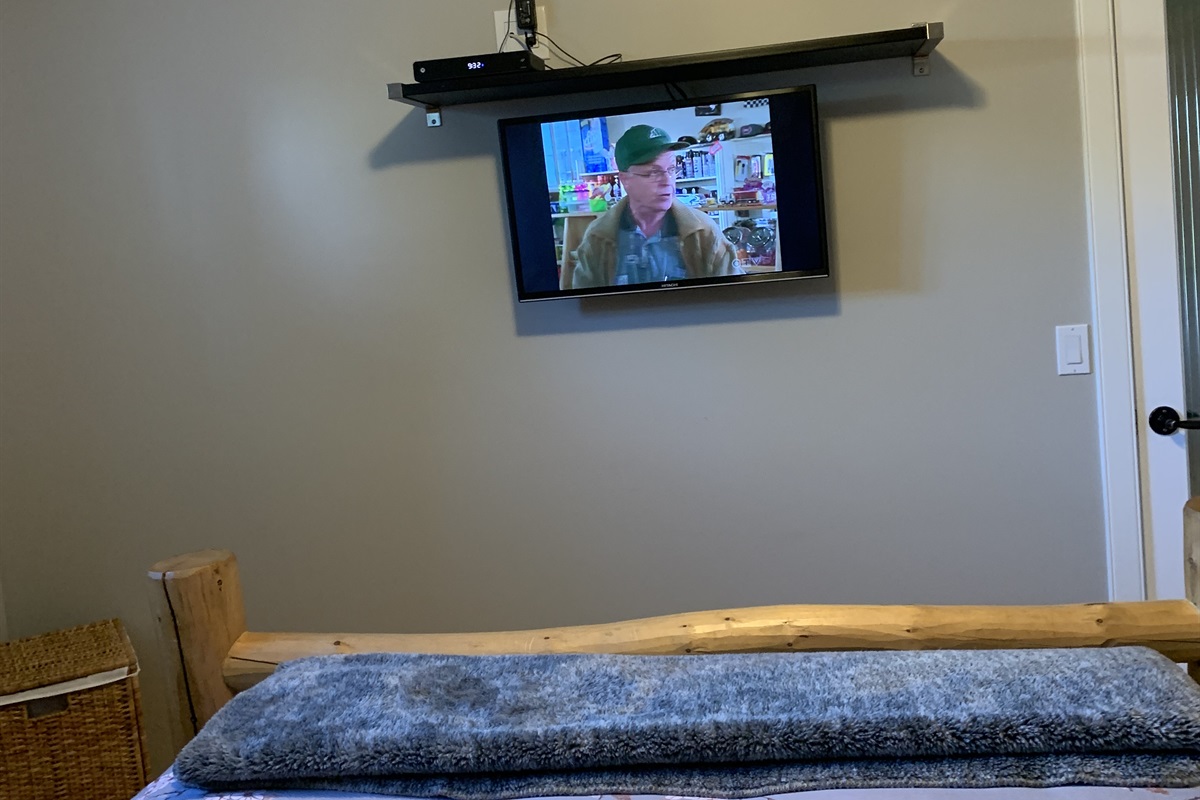 FIREFLY SUITE WITH QUEEN BED