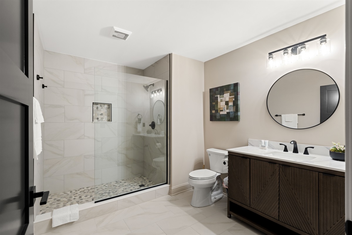 Full Bathroom 3