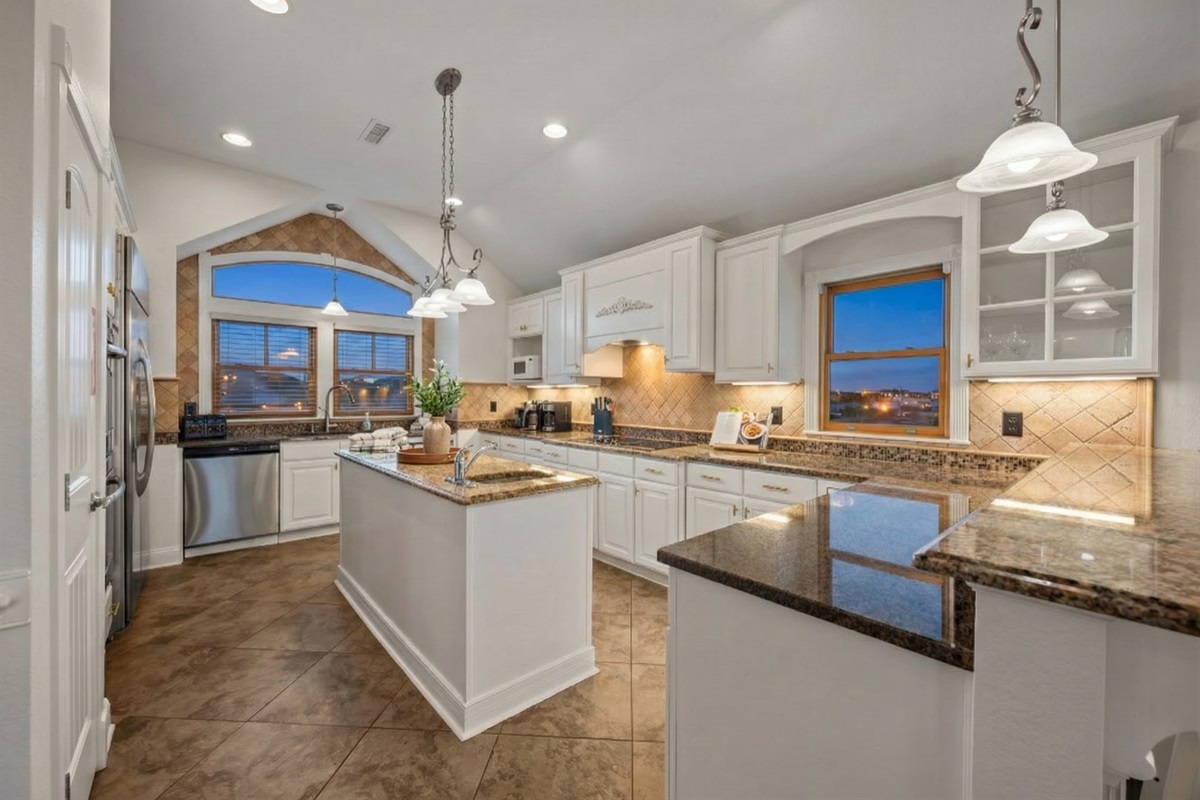 The Kitchen: Gourmet chef's kitchen