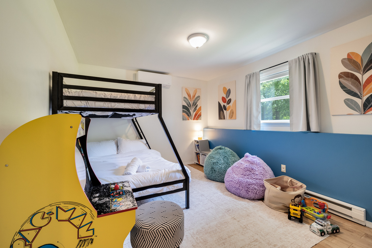 Perfect hang out spot or cozy bedroom