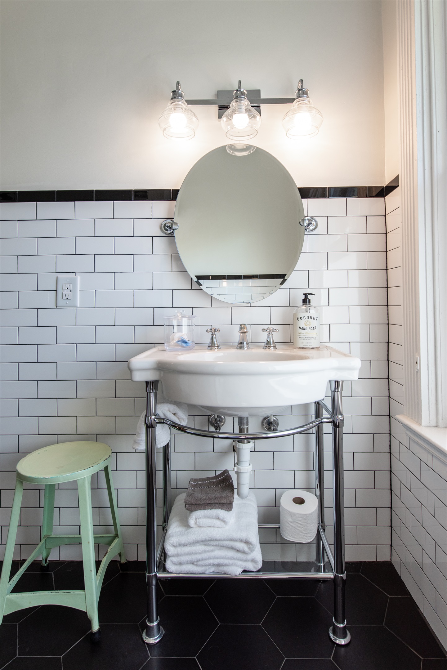 Freshen up in this sleek bathroom on the Bourbon Trail in Louisville’s Highlands! Features a pedestal sink, classic subway tiles, and modern lighting—perfect for a relaxing stay.