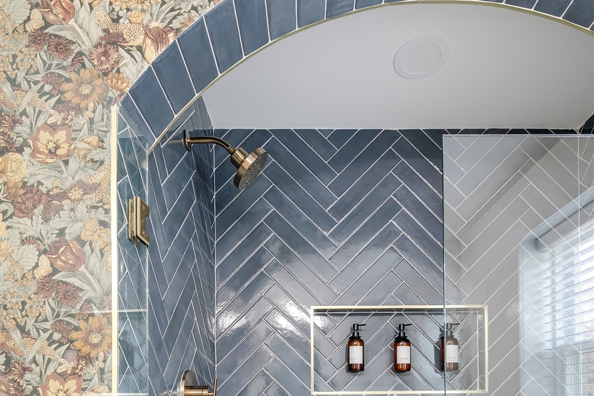 Luxury Bathroom: Indulge in a stylish shower with stunning tile and floral accents!