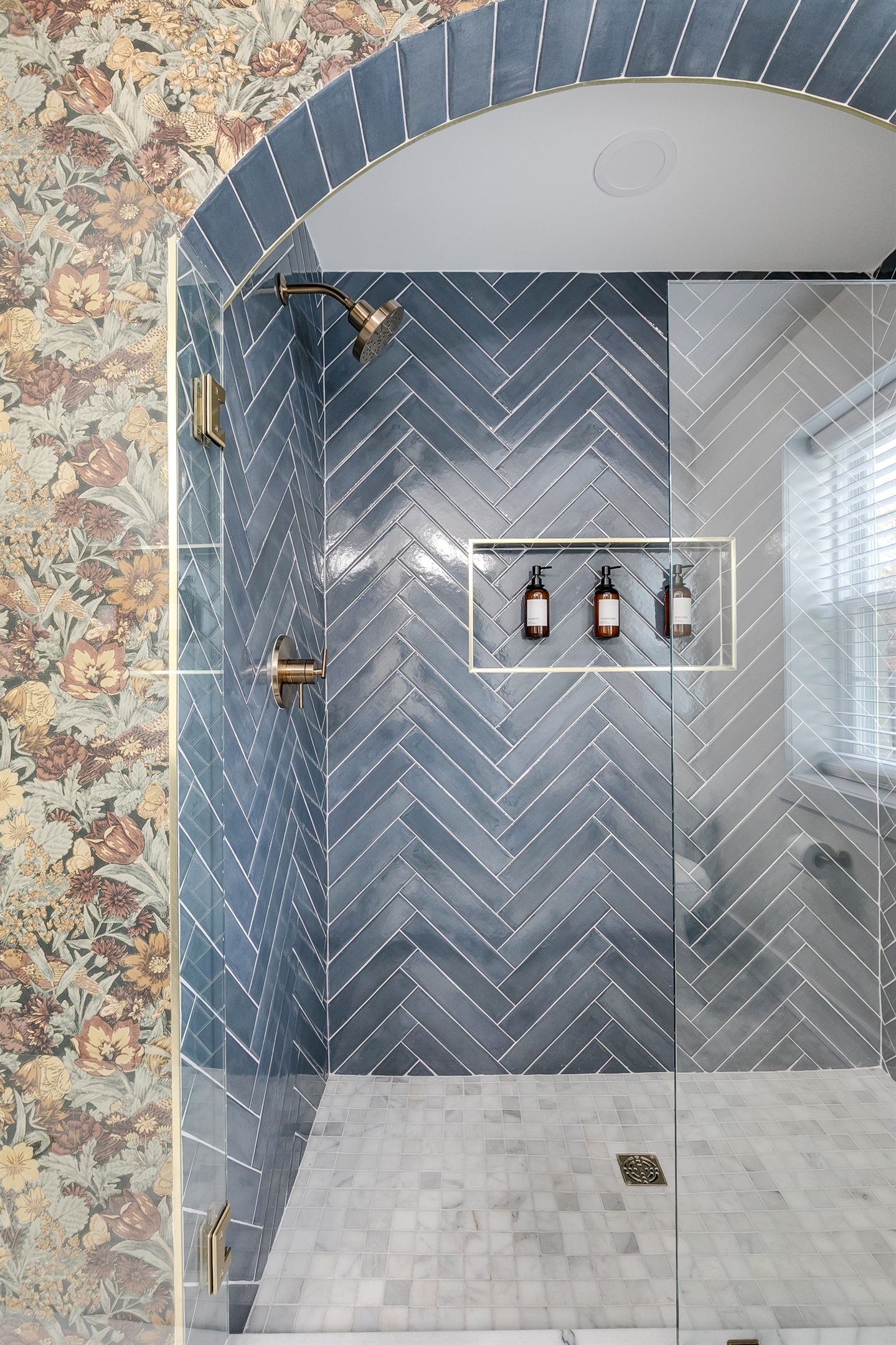 Luxury Bathroom: Indulge in a stylish shower with stunning tile and floral accents!