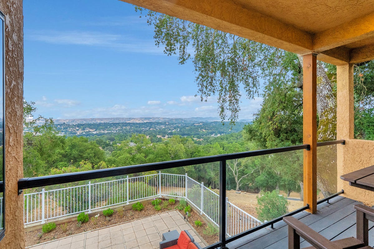 Step out onto your private balcony to enjoy the fresh air and relax in the outdoor seating. This is the perfect spot for morning coffee or sunset cocktails, all while soaking in the expansive, sweeping views.
