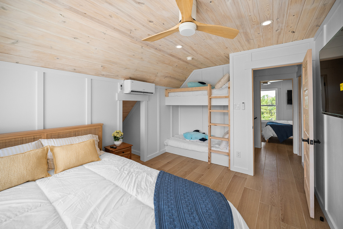 Queen bedroom with a built-in bunk bed and flexible sleeping space for families.