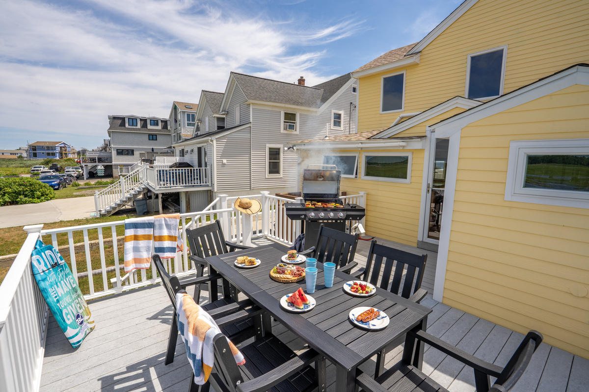 Designed for relaxation and connection, the backyard features comfortable seating, a dining table, a grill, and a fire pit for unforgettable outdoor moments!