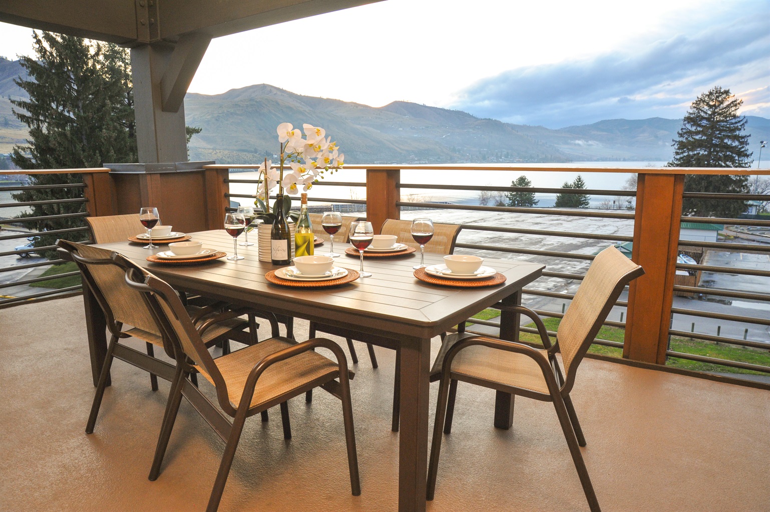 Lake-view condo guaranteed when booking with us