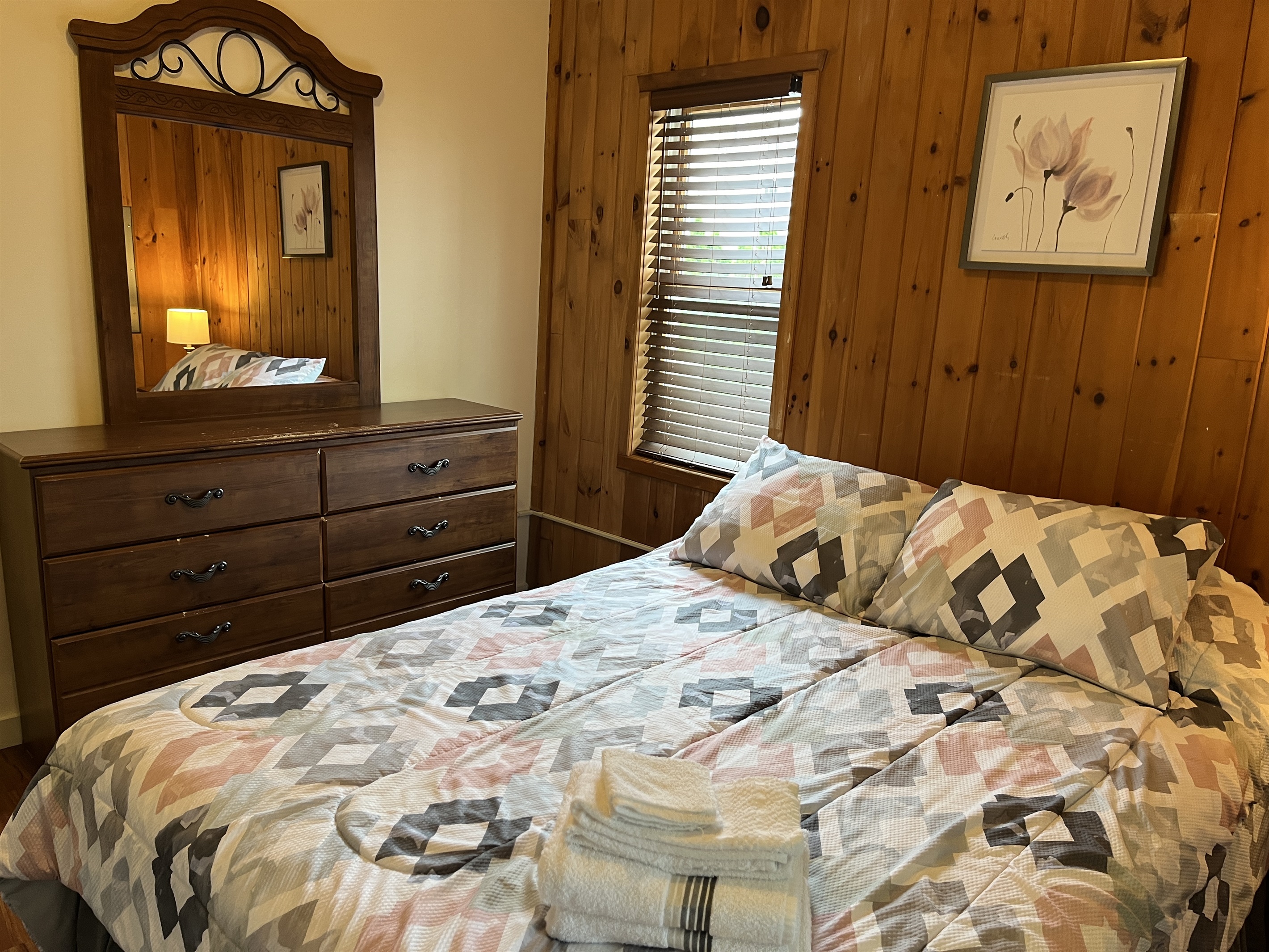 Queen bedroom 2