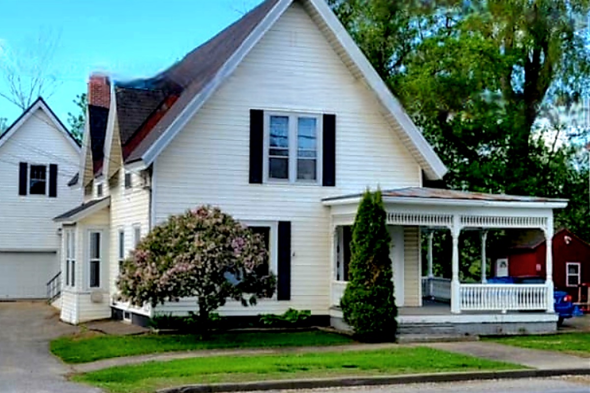 Three unit apartment building