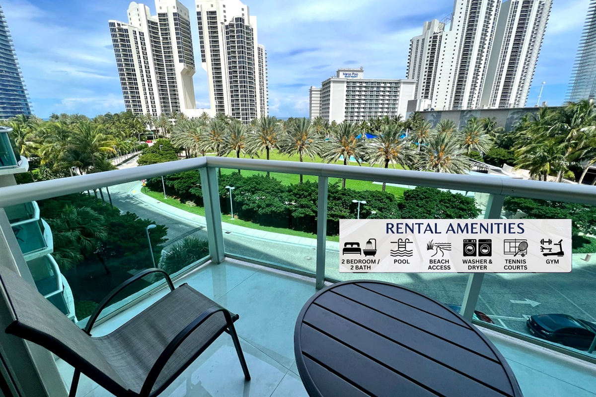 Beautiful Balcony with Heritage park view