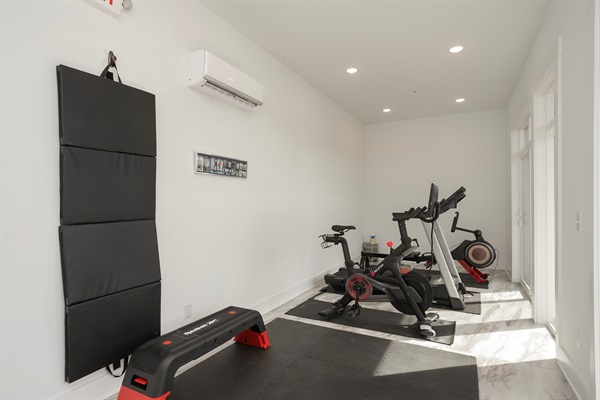 Shared fitness room to work off that hot chicken and waffles!