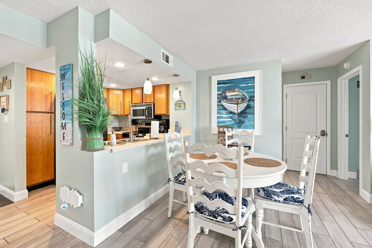 Charming coastal dining space situated right off the kitchen, perfect for quick meals or morning coffee.