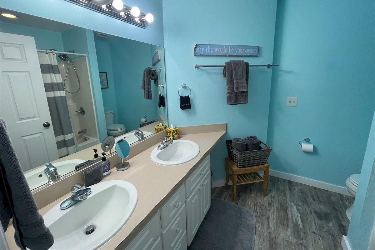 Dual Sinks in Ensuite Primary Bathroom