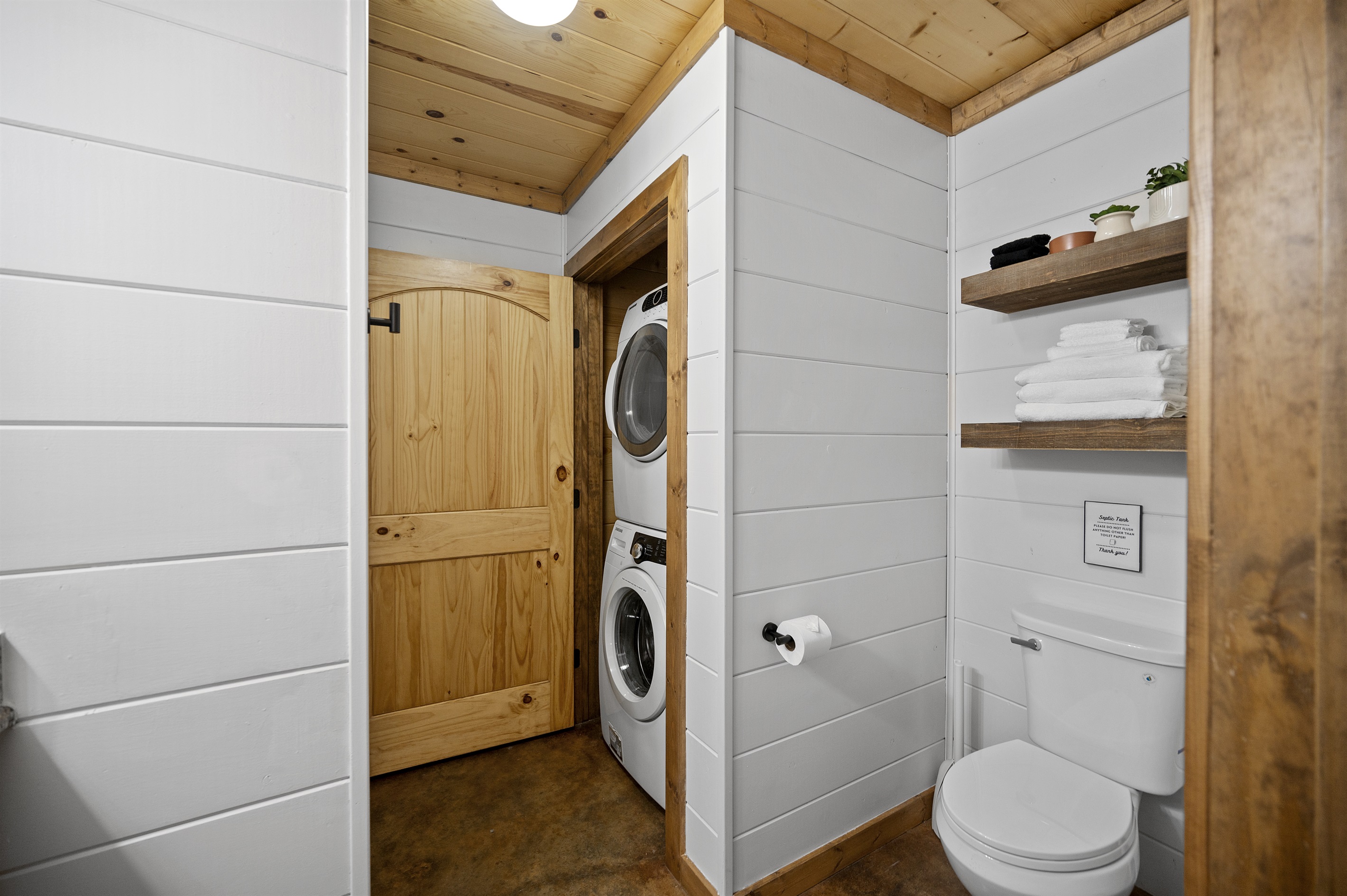 Our cabin features a modern washer and dryer area, ensuring you stay fresh and relaxed throughout your stay. Say goodbye to laundry woes and hello to hassle-free travel.