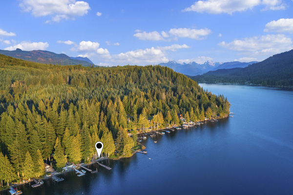 A bird’s-eye view of your next lake escape, marked with a pin.