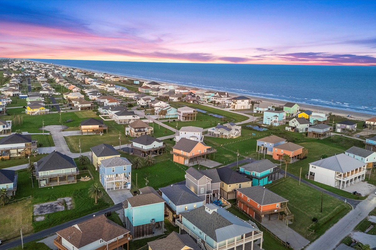 581d4af0d460426cb64d170698c7e52f Large | Beachhouse | Texas | TX | Vacation Homes | Galveston | Crystal Beach | Kokomo | Breezy Days | Beachfront Elegance | Sunrise Serenity | Southern Sands Property Management, LLC