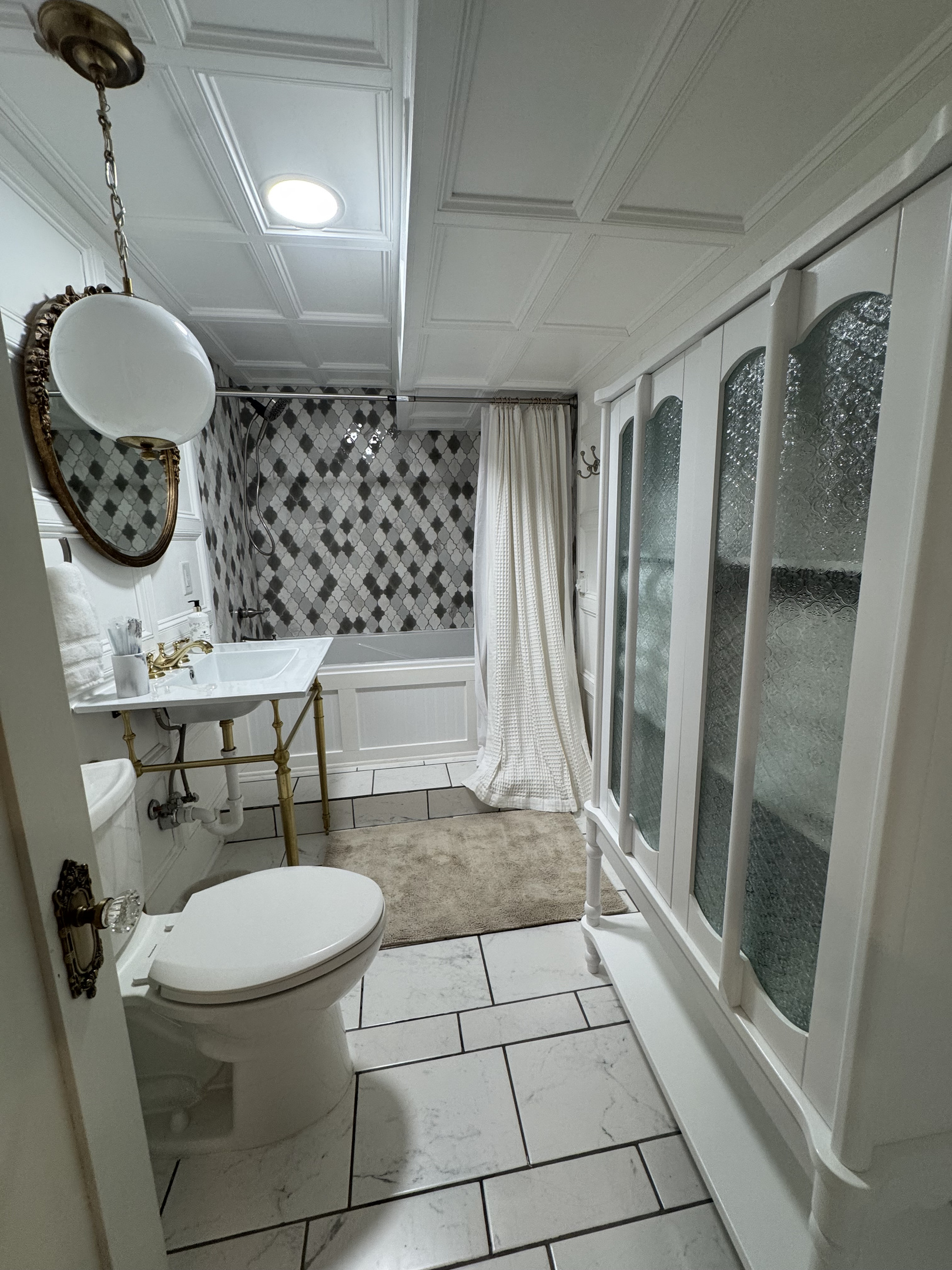 Conveniently located next to the bunk room, this full downstairs bathroom features a shower/tub combination, plush towels, and plenty of space for guests to get ready. Clean, comfortable, and family-friendly, it's perfect for larger groups.