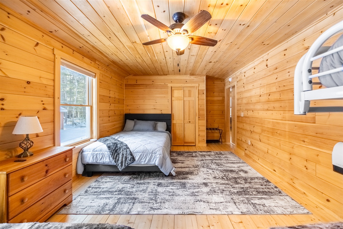 4th Bedroom with 2 Queen beds, and Full size bottom bunk with twin top bunk.