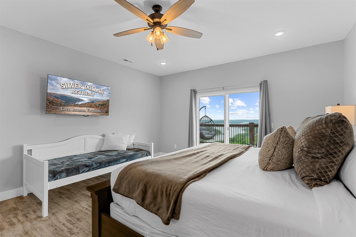 Bedroom 10 (King Suite)