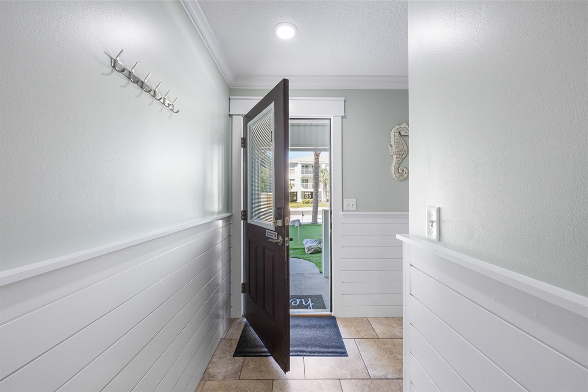 Hallway to bedrooms and baths