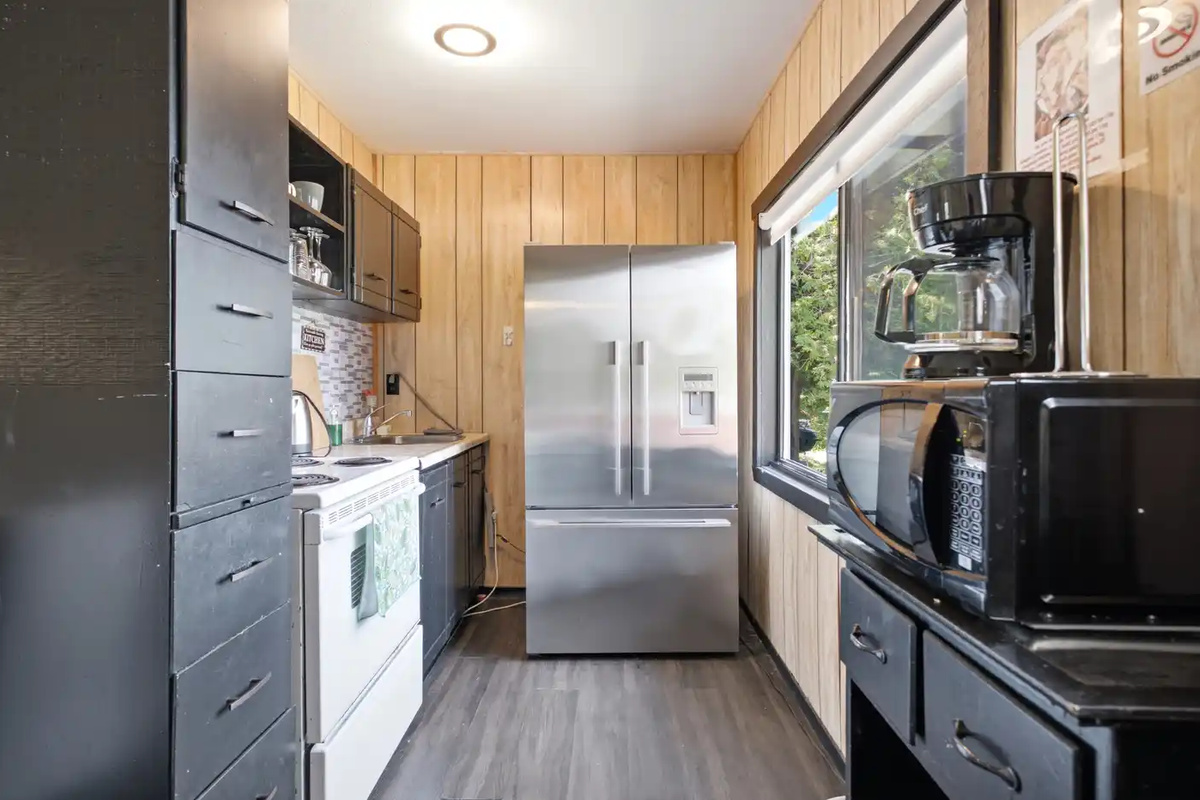  Compact fully equipped kitchen with modern appliances