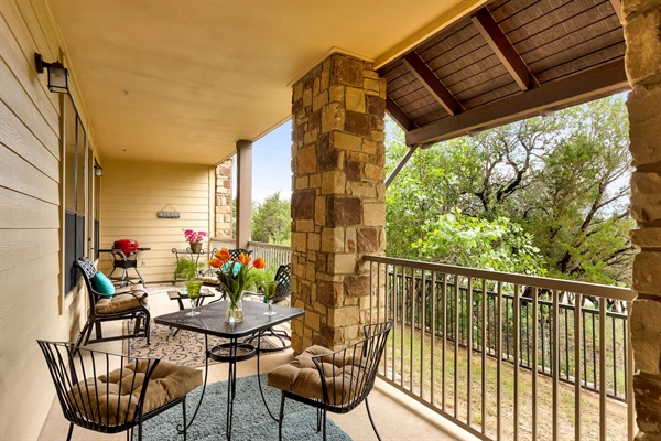Peaceful by the Lake | Private Porch + Garage