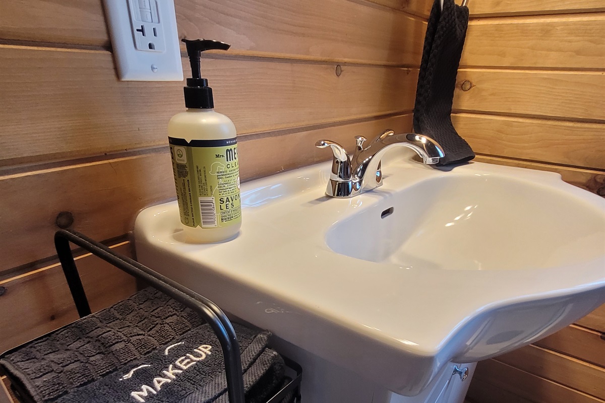 Bathroom washbasin