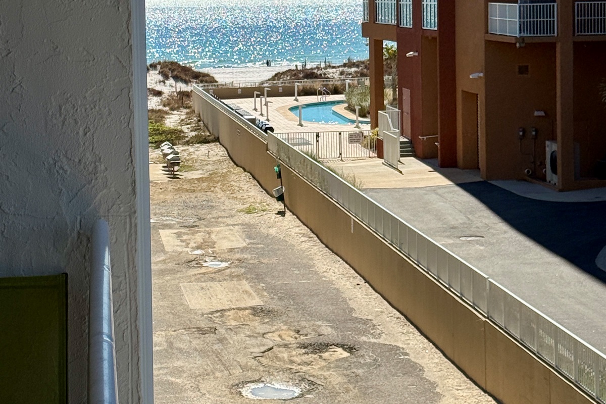 Peek A Boo View of Beach/Gulf