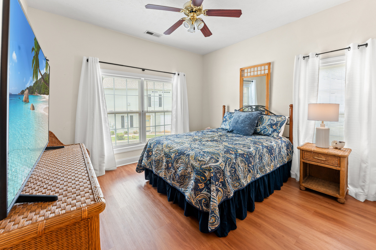 2nd Bedroom - Upstairs Queen bed