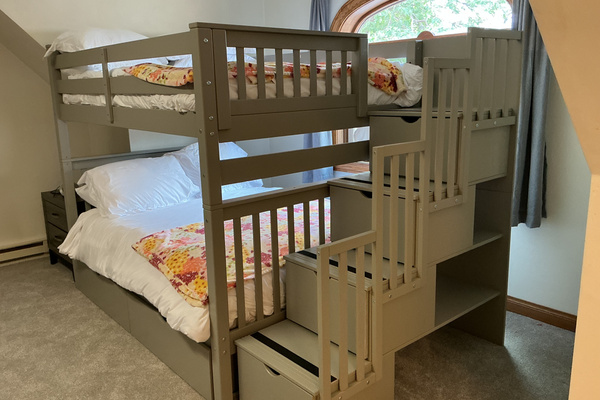 Bunk room - view 2