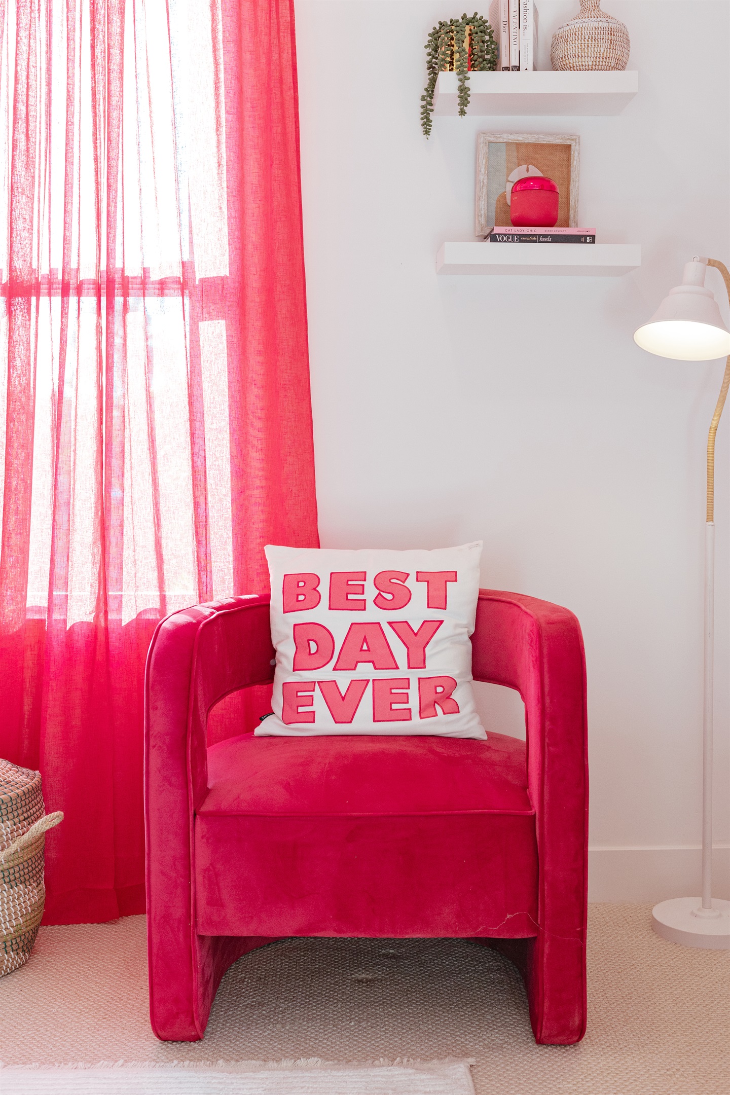 The third bedroom has themes of Palm Beach in pink and red, a stylish and fun way to be immersed in the local culture.