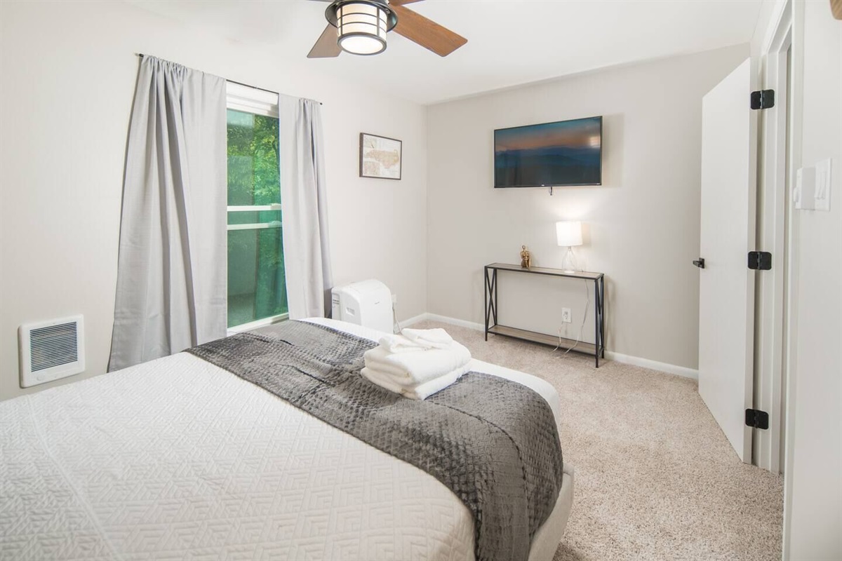 Unit 2: Bedroom #2 (Queen) Includes Roku TV (Hulu+, ESPN+, & Disney+)