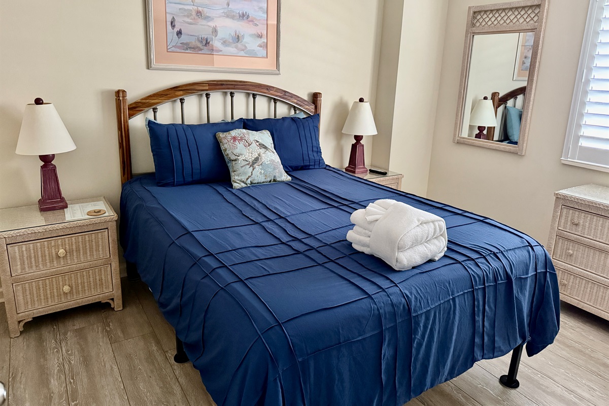 Queen Bedroom 