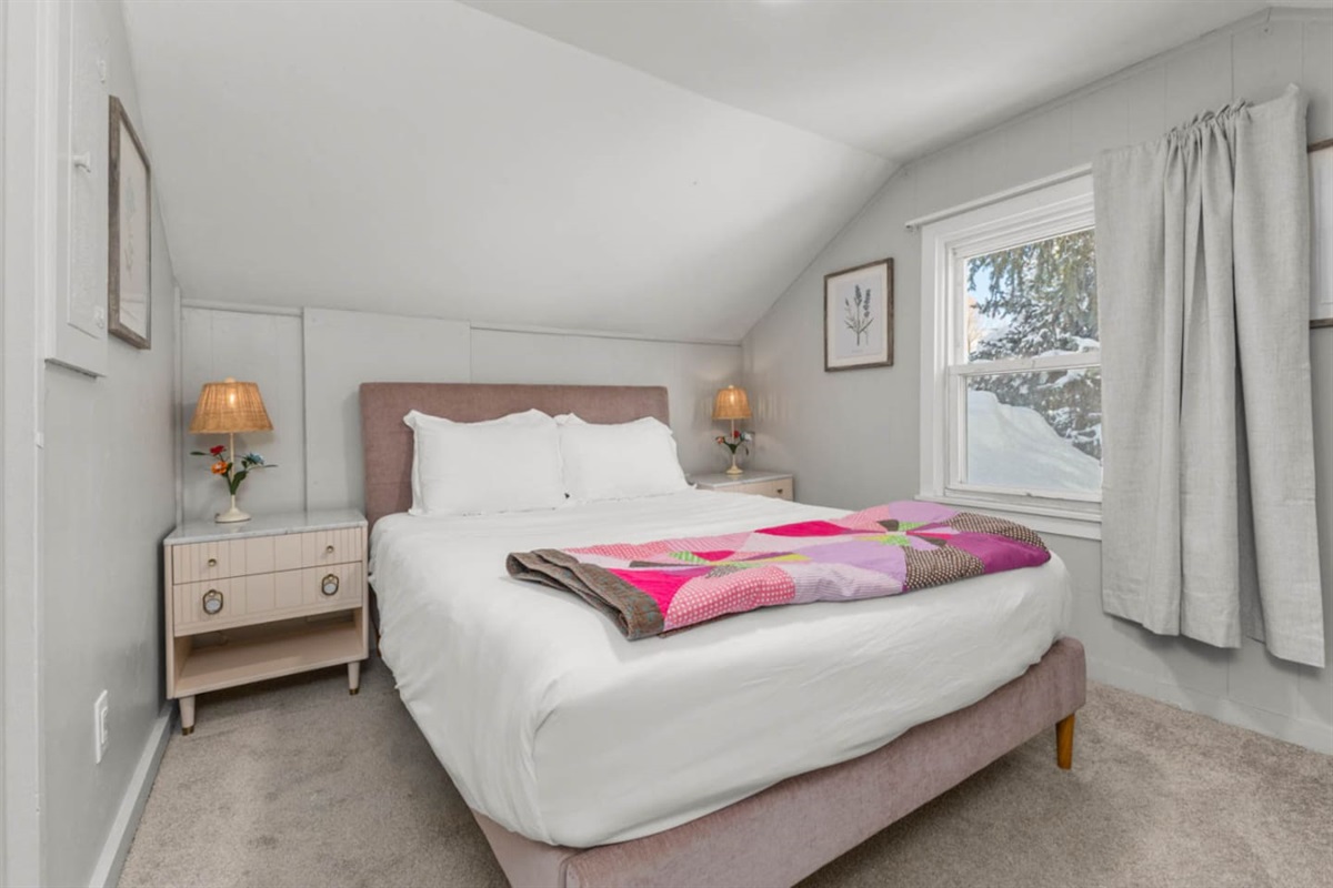Upper Level - Queen Bedroom