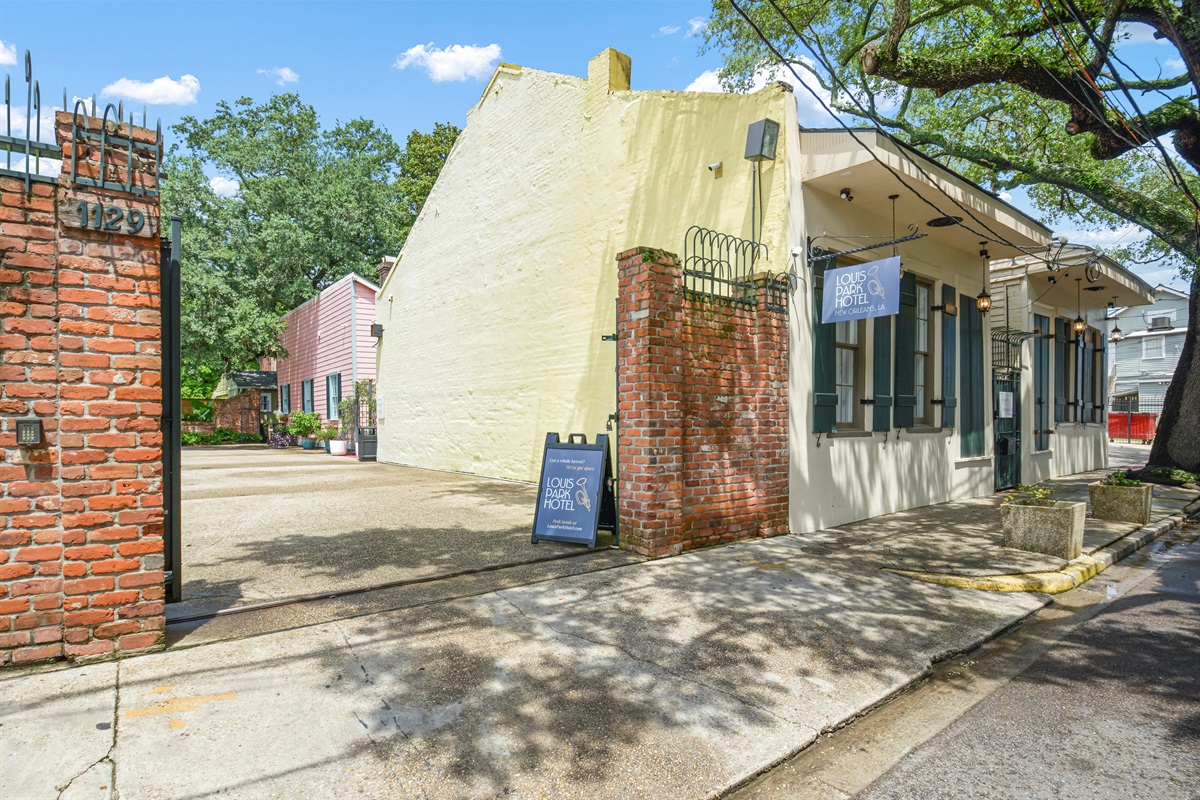 Entrance of Louis Park Hotel from Saint Philip Street