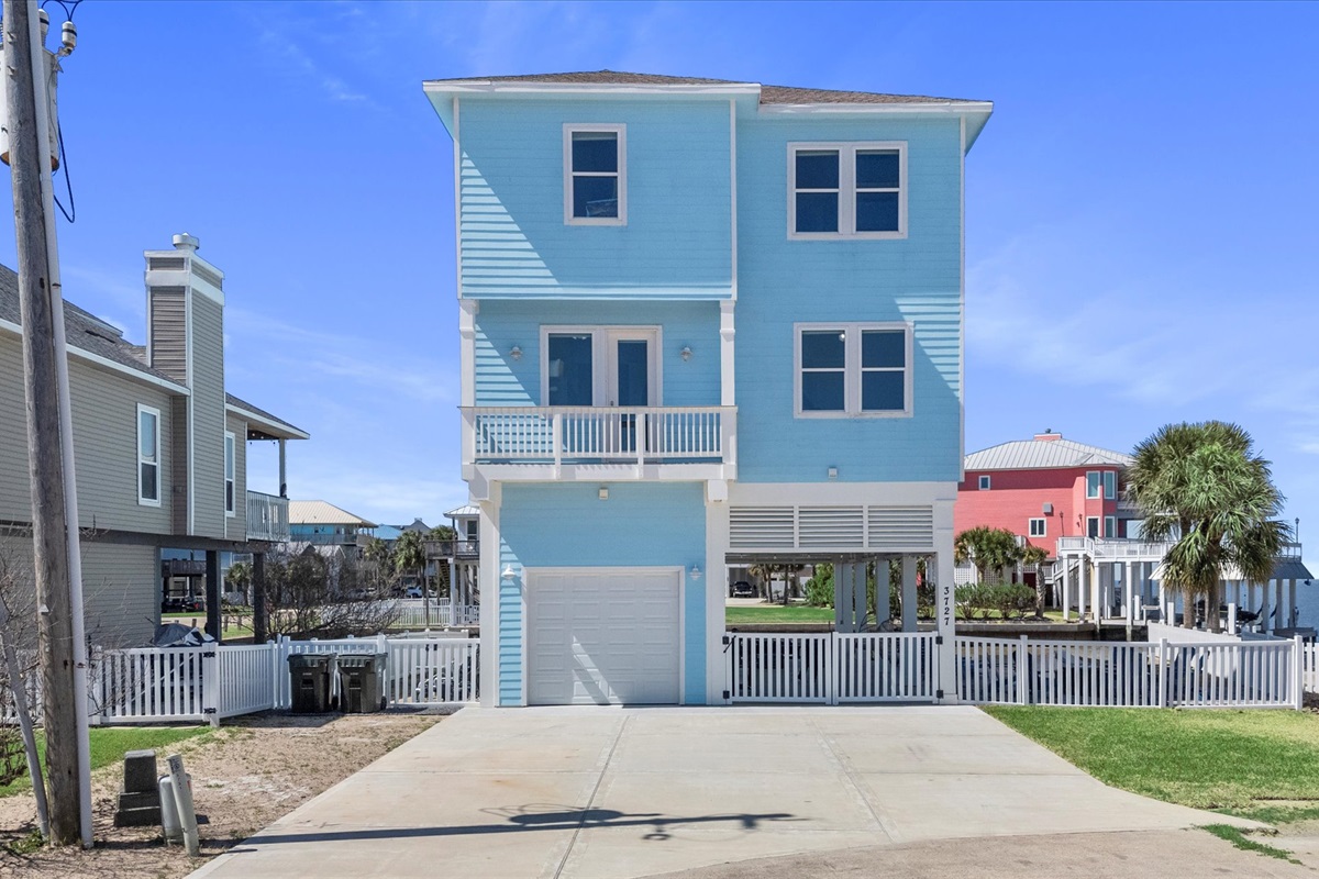 586248fc40ec4e12994ee82b42d49746 Large | Beachhouse | Texas | TX | Vacation Homes | Galveston | Crystal Beach | Kokomo | Breezy Days | Beachfront Elegance | Sunrise Serenity | Southern Sands Property Management, LLC